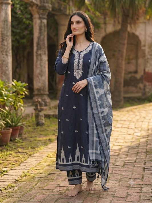 Noor-e-Navy Embroidered Kurta Set